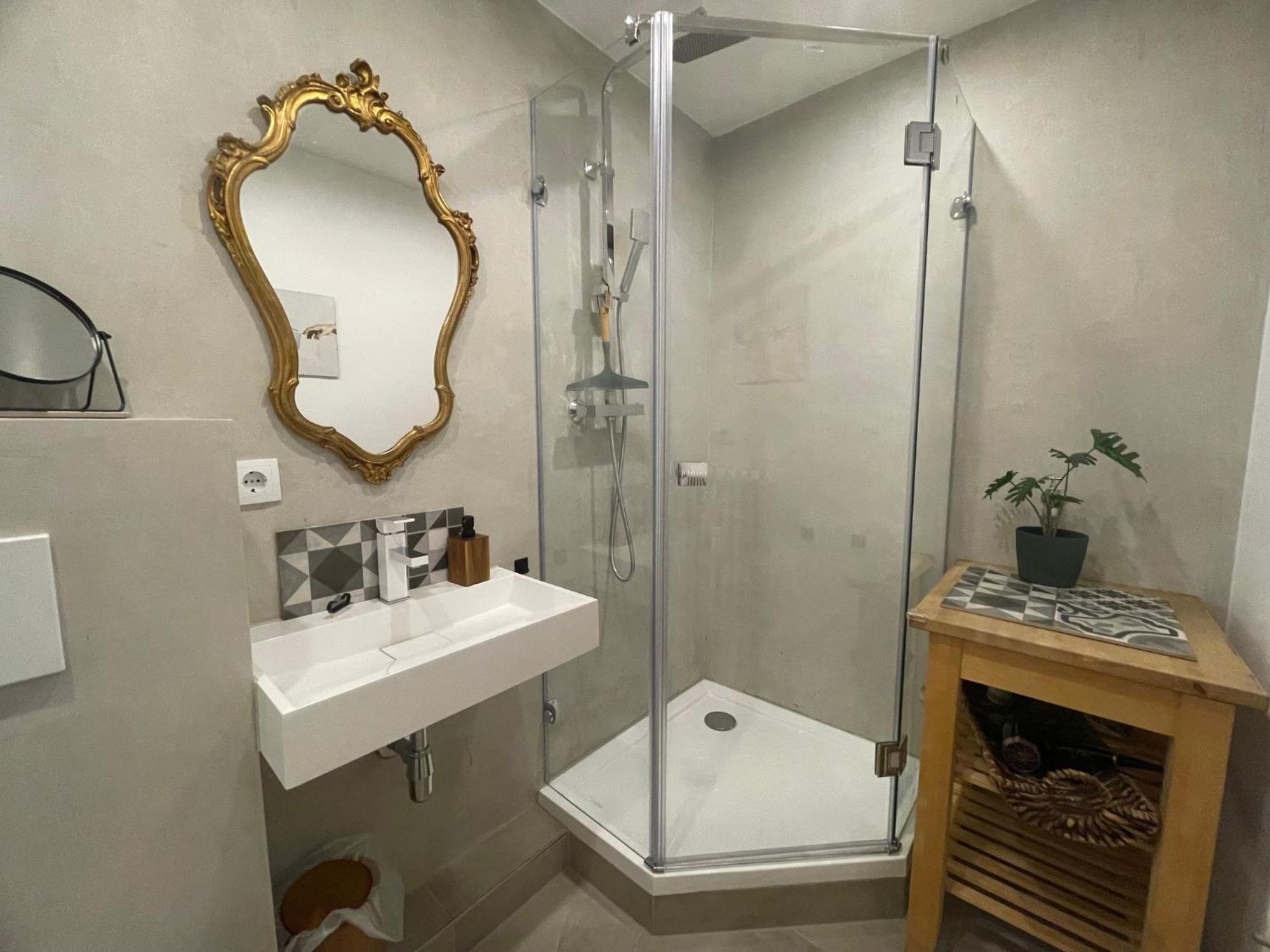 Apartment Femo - Royal - Koenigliche - Separater Eingang - Oberstadt Naehe Marienkrankenhaus Siegen
